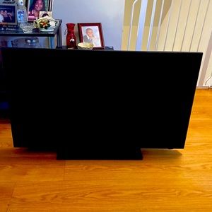 It’s in good condition it has the remote
